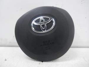 Gebruikte Airbag links (Stuur) Toyota Yaris III (P13) 1.5 16V Hybrid Prijs € 225,00 Margeregeling aangeboden door Autobedrijf G.H. Wessel B.V.