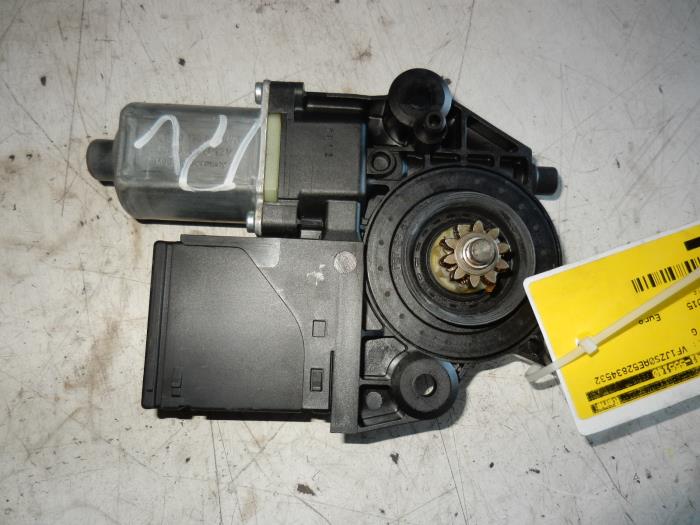 RENAULT Scenic 3 generation (2009-2015) Priekinių dešinių durų stiklo pakelėjo varikliukas 807302741R 14601891