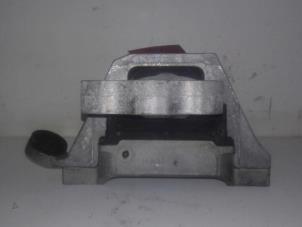 Gebruikte Motorsteun Opel Insignia 2.0 CDTI 16V 140 ecoFLEX Prijs € 69,00 Margeregeling aangeboden door Wessel Parts & Service B.V.