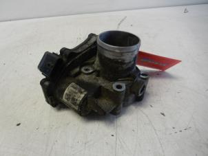 Gebruikte Gasklephuis Opel Vivaro 2.0 CDTI 16V Prijs € 69,00 Margeregeling aangeboden door Wessel Parts & Service B.V.