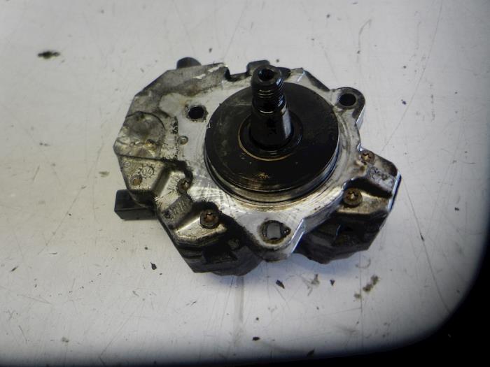 Gebruikte Dieselpomp BMW 3 serie (E90) 320d 16V Prijs € 103,95 Margeregeling aangeboden door Wessel Parts & Service B.V.