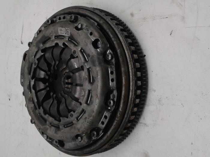 Vliegwiel van een Nissan Pulsar (C13) 1.5 dCi DPF 2015