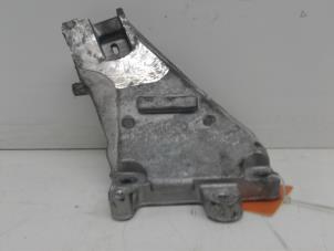 Gebruikte Motorrubber Mercedes E (C207) E-500 V8 32V Prijs € 45,00 Margeregeling aangeboden door Wessel Parts & Service B.V.