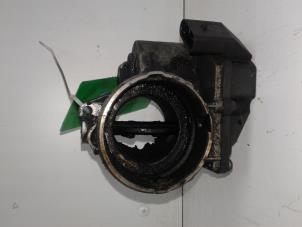 Gebruikte Gasklephuis Volkswagen Transporter/Caravelle T5 1.9 TDi Prijs € 75,00 Margeregeling aangeboden door Wessel Parts & Service B.V.