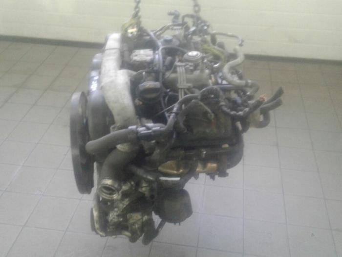 Gebruikte Motor Volkswagen Passat Variant (3B6) 2.5 TDI V6 24V Prijs € 681,45 Margeregeling aangeboden door Wessel Parts & Service B.V.