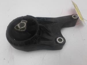 Motorrubber van een Opel Astra J Sports Tourer (PD8/PE8/PF8) 1.7 CDTi 16V 2012
