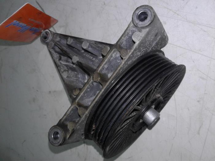 Gebruikte Spanrol Multiriem Mercedes Vito (447.6) 2.2 114 CDI 16V Prijs € 51,45 Margeregeling aangeboden door Wessel Parts & Service B.V.