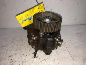 Gebruikte Dieselpomp Renault Megane III Grandtour (KZ) 1.9 dCi Prijs € 89,00 Margeregeling aangeboden door Wessel Parts & Service B.V.