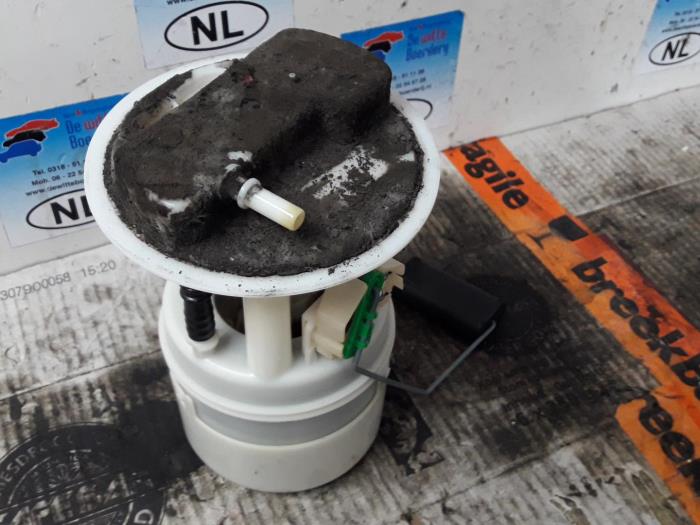 Gebruikte Tank element Pomp Renault Twingo (C06) 1.2 Prijs € 25,00 Margeregeling aangeboden door De Witte Boerderij AutoMotive