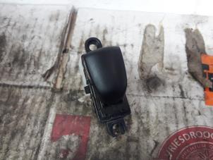 Gebruikte Elektrisch Raam Schakelaar Nissan Qashqai (J11) 1.5 dCi DPF Prijs € 10,00 Margeregeling aangeboden door De Witte Boerderij AutoMotive