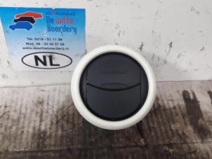 Gebruikte Luchtrooster Dashboard Ford KA Prijs € 15,00 Margeregeling aangeboden door De Witte Boerderij AutoMotive