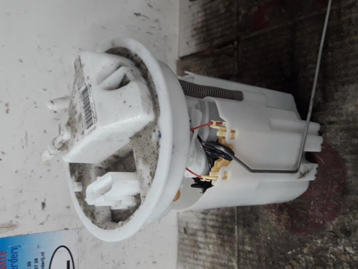 Gebruikte Tank element Pomp Ford Fiesta 6 (JA8) 1.0 EcoBoost 12V 100 Prijs € 35,00 Margeregeling aangeboden door De Witte Boerderij AutoMotive