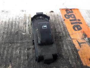 Gebruikte Elektrisch Raam Schakelaar Daihatsu Sirion 2 (M3) 1.0 12V DVVT Prijs € 15,00 Margeregeling aangeboden door De Witte Boerderij AutoMotive