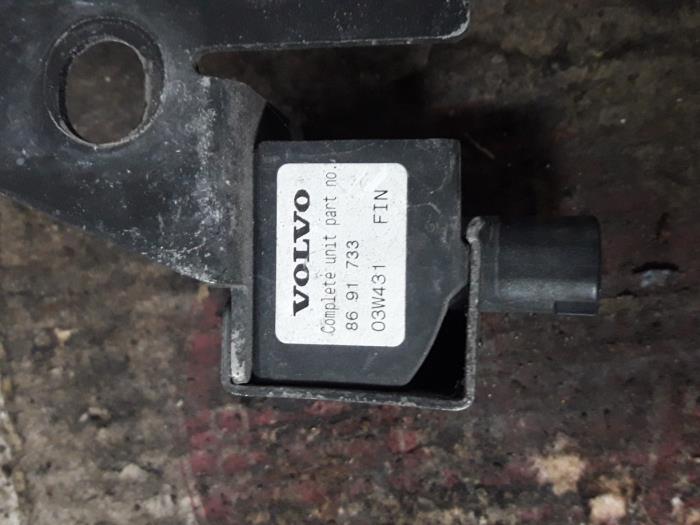 Voetganger Crash sensor van een Volvo V70 (SW) 2.5 R Turbo 20V 2004