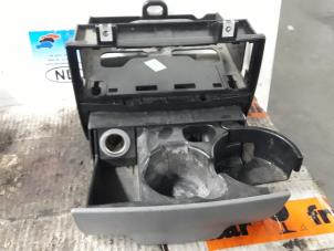 Gebruikte Bekerhouder Mercedes Sprinter 3,5t (906.63) 315 CDI 16V Prijs € 35,00 Margeregeling aangeboden door De Witte Boerderij AutoMotive