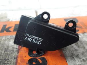 Gebruikte Airbag controle lampje Kia Rio III (UB) 1.2 CVVT 16V Prijs € 15,00 Margeregeling aangeboden door De Witte Boerderij B.V.