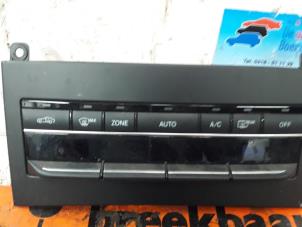 Gebruikte Climatronic Paneel Mercedes E (W212) E-200 2.0 Turbo 16V Prijs € 100,00 Margeregeling aangeboden door De Witte Boerderij AutoMotive