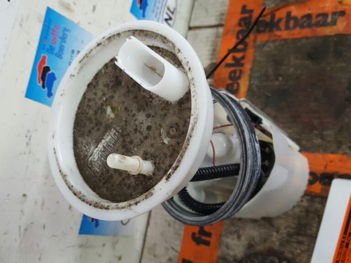 Gebruikte Tank element Pomp Volkswagen Up! (121) 1.0 12V 60 Prijs € 15,00 Margeregeling aangeboden door De Witte Boerderij AutoMotive