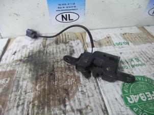 Gebruikte Motorkap Slotmechaniek Renault Grand Scénic III (JZ) 1.5 dCi 110 Prijs € 25,00 Margeregeling aangeboden door De Witte Boerderij AutoMotive