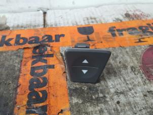 Gebruikte Elektrisch Raam Schakelaar Fiat Panda (169) 1.2 Fire Prijs € 10,00 Margeregeling aangeboden door De Witte Boerderij AutoMotive