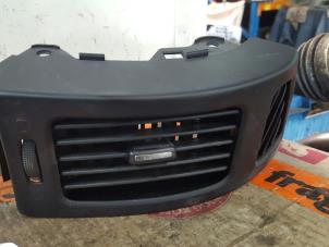 Gebruikte Luchtrooster Dashboard Hyundai I30 Prijs € 25,00 Margeregeling aangeboden door De Witte Boerderij AutoMotive