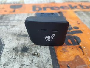 Gebruikte Stoelverstellings Schakelaar Hyundai I30 Prijs € 15,00 Margeregeling aangeboden door De Witte Boerderij AutoMotive