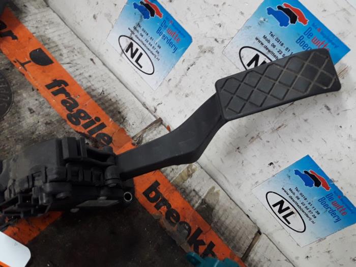 Gebruikte Sensor Gaspedaalpositie Volkswagen Transporter T5 2.5 TDi Prijs € 10,00 Margeregeling aangeboden door De Witte Boerderij AutoMotive