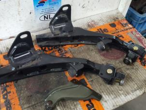 Gebruikte Schuifdeurrol links Mitsubishi L400 Prijs € 50,00 Margeregeling aangeboden door De Witte Boerderij AutoMotive