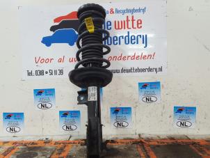 Gebruikte Mac Phersonpoot rechts-voor Opel Karl 1.0 12V Prijs € 40,00 Margeregeling aangeboden door De Witte Boerderij AutoMotive