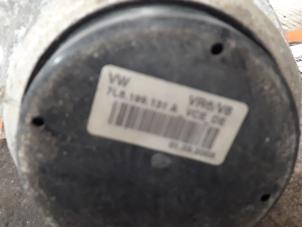 Gebruikte Motorsteun Volkswagen Touareg (7LA/7L6) 4.2 V8 40V Prijs € 15,00 Margeregeling aangeboden door De Witte Boerderij AutoMotive
