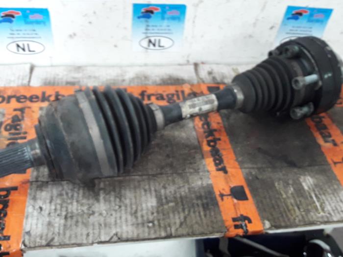 Gebruikte Aandrijfas links-voor Volkswagen Touareg (7LA/7L6) 4.2 V8 40V Prijs € 25,00 Margeregeling aangeboden door De Witte Boerderij AutoMotive