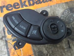 Gebruikte Spiegel Schakelaar Hyundai Santa Fe I 2.0 16V 4x2 Prijs € 35,00 Margeregeling aangeboden door De Witte Boerderij AutoMotive