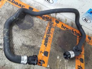 Gebruikte Waterslang aansluiting Citroen C4 Cactus (0B/0P) Prijs € 35,00 Margeregeling aangeboden door De Witte Boerderij AutoMotive