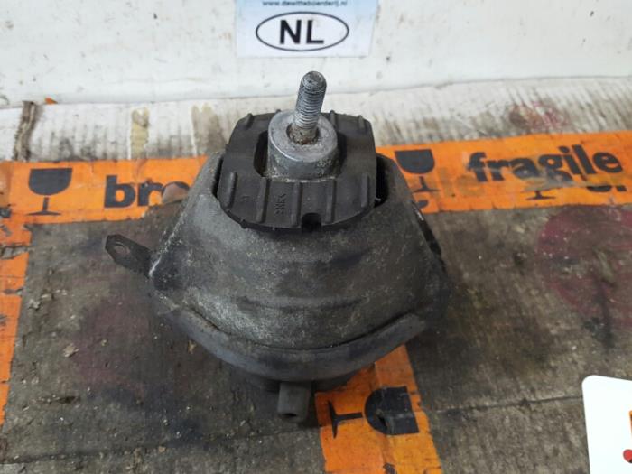 Gebruikte Motorrubber BMW 5 serie Touring (E61) 535d 24V Prijs € 15,00 Margeregeling aangeboden door De Witte Boerderij AutoMotive