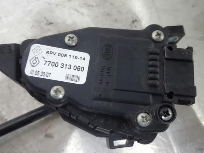 Gebruikte Sensor Gaspedaalpositie Opel Vivaro 2.0 CDTI Prijs € 10,00 Margeregeling aangeboden door De Witte Boerderij AutoMotive