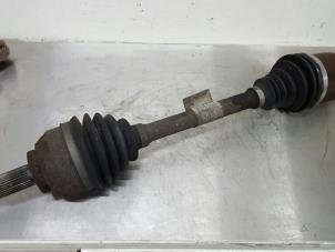 Gebruikte Steekas links-voor Renault Trafic (1FL/2FL/3FL/4FL) 1.6 dCi Twin Turbo Prijs € 75,00 Margeregeling aangeboden door De Witte Boerderij AutoMotive