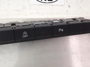 Gebruikte PDC Schakelaar Volkswagen Touran (5T1) 2.0 TDI 150 Prijs € 15,00 Margeregeling aangeboden door De Witte Boerderij AutoMotive