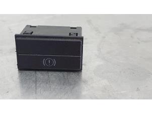 Gebruikte Handrem schakelaar Volkswagen Golf I Cabrio (155) 1.6 +Kat. Prijs € 15,00 Margeregeling aangeboden door De Witte Boerderij AutoMotive