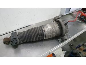 Gebruikte Achterpoot links Volkswagen Touareg (7LA/7L6) 4.2 V8 40V Prijs € 250,00 Margeregeling aangeboden door De Witte Boerderij AutoMotive