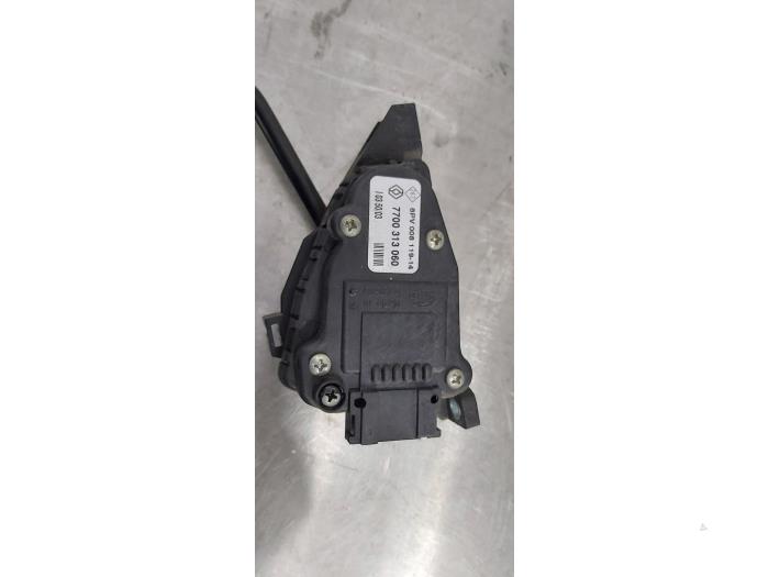 Gebruikte Sensor Gaspedaalpositie Nissan Primastar 2.5 dCi 140 16V Prijs € 10,00 Margeregeling aangeboden door De Witte Boerderij AutoMotive