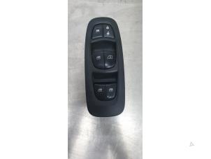 Gebruikte Elektrisch Raam Schakelaar Renault Kadjar (RFEH) Prijs € 50,00 Margeregeling aangeboden door De Witte Boerderij AutoMotive