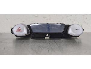 Gebruikte Paniekverlichtings Schakelaar Hyundai i20 1.2i 16V Prijs € 20,00 Margeregeling aangeboden door De Witte Boerderij AutoMotive