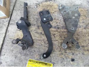 Gebruikte Schuifdeurrol rechts Volkswagen Transporter T5 1.9 TDi Prijs € 50,00 Margeregeling aangeboden door De Witte Boerderij AutoMotive