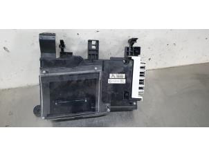 Gebruikte Head-up display Toyota Prius Plus (ZVW4) 1.8 Hybrid 16V Prijs € 125,00 Margeregeling aangeboden door De Witte Boerderij AutoMotive