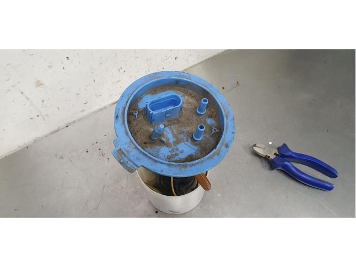 Gebruikte Tank element Pomp Volkswagen Golf V (1K1) Prijs € 25,00 Margeregeling aangeboden door De Witte Boerderij AutoMotive