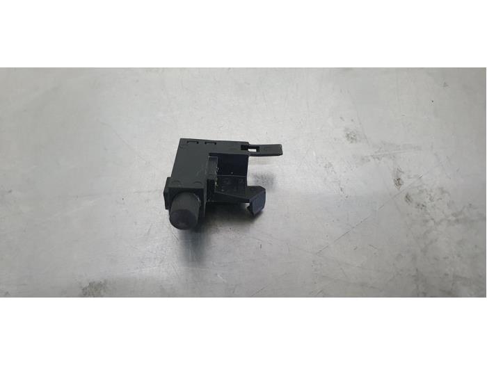 Gebruikte Handrem schakelaar Seat Leon ST (5FF) 1.6 TDI Ecomotive 16V Prijs € 5,00 Margeregeling aangeboden door De Witte Boerderij AutoMotive