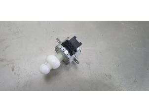 Gebruikte Motor Koplamp BMW X6 (F16) M50d 3.0 24V Prijs € 25,00 Margeregeling aangeboden door De Witte Boerderij AutoMotive