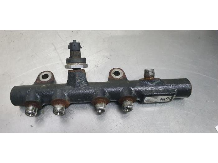 Gebruikte Injector brug Mercedes Citan (415.7) 1.5 108 CDI Crewbus Prijs € 50,00 Margeregeling aangeboden door De Witte Boerderij AutoMotive