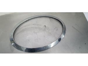 Gebruikte Achterlichtrand links Mini Mini (F55) 1.5 12V One Prijs € 15,00 Margeregeling aangeboden door De Witte Boerderij AutoMotive