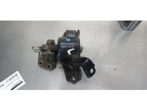 Gebruikte Versnellingsbak Steun Kia Rio III (UB) 1.2 CVVT 16V Prijs € 25,00 Margeregeling aangeboden door De Witte Boerderij AutoMotive